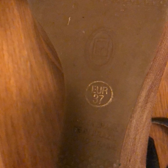 🎉Host Pick🎉 Like New Leather wedge open toe shoe - Picture 5 of 7